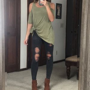 🎉NEW OLIVE COLD SHOULDER TOP